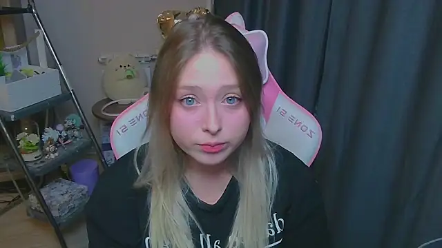 Emiliaaah online show from 02/04/26, 05:08