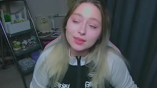 Emiliaaah online show from 02/03/26, 01:49