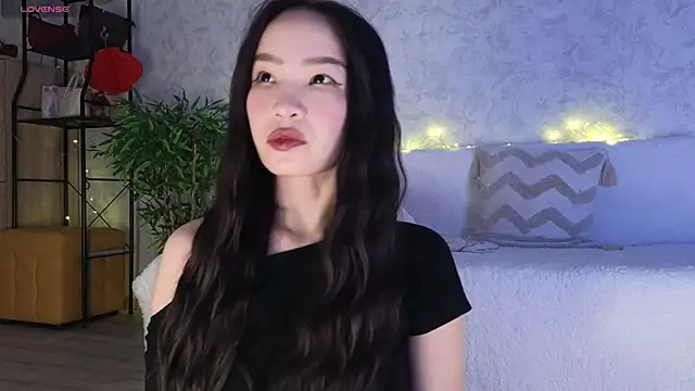 Snapshot of saya_li11 chatting on 02/19/26, 04:15 saya li11 online show from 02/19/26, 04:15