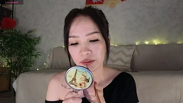 Snapshot of saya_li11 chatting on 02/17/26, 04:04 saya li11 online show from 02/17/26, 04:04