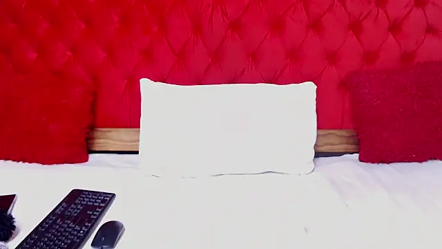 KittyGorgeousXX181 online show from 04/03/26, 06:14