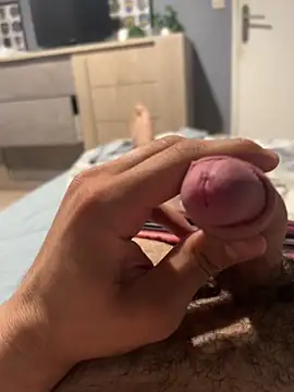 Snapshot of magicdickx21 chatting on 06/17/26, 10:14 magicdickx21 online show from 06/17/26, 10:14