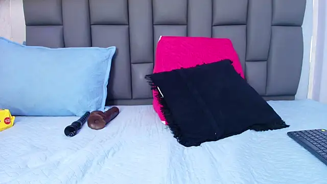 melany roberts  online show from 04/08/26, 03:08