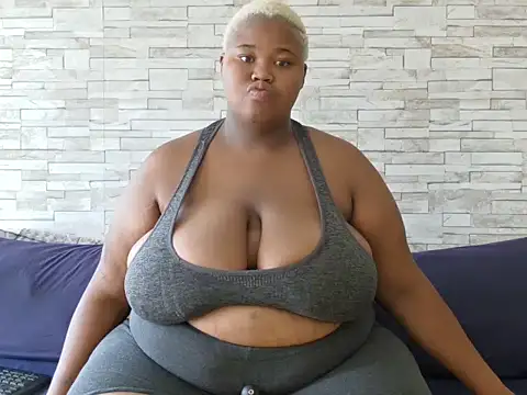 Snapshot of BustyBmw chatting on 02/22/26, 10:28 BustyBmw online show from 02/22/26, 10:28