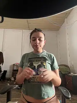 Snapshot of vainillasuave chatting on 02/28/26, 07:02 vainillasuave online show from 02/28/26, 07:02