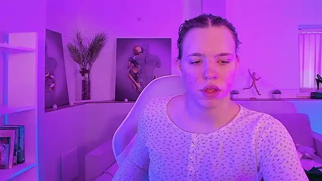 Snapshot of Madison_dolly chatting on 02/25/26, 02:12 Madison dolly online show from 02/25/26, 02:12