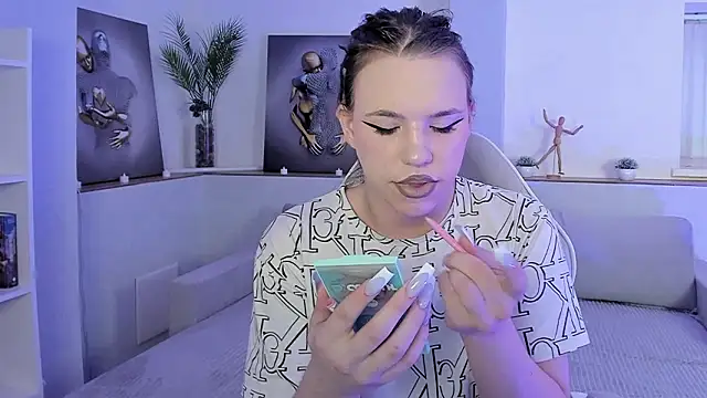 Snapshot of Madison_dolly chatting on 02/03/26, 02:53 Madison dolly online show from 02/03/26, 02:53