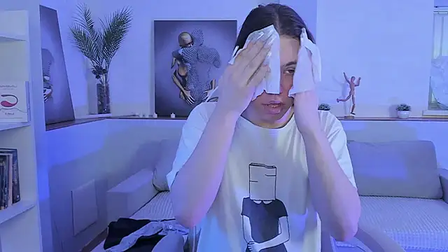 Snapshot of Madison_dolly chatting on 03/01/26, 02:11 Madison dolly online show from 03/01/26, 02:11