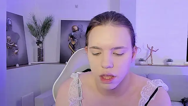 Snapshot of Madison_dolly chatting on 02/10/26, 02:10 Madison dolly online show from 02/10/26, 02:10