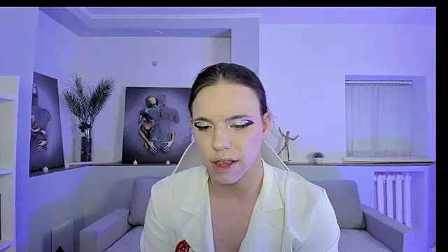 Snapshot of Madison_dolly chatting on 02/16/26, 02:10 Madison dolly online show from 02/16/26, 02:10