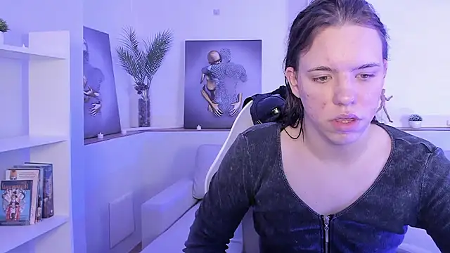 Snapshot of Madison_dolly chatting on 02/23/26, 02:02 Madison dolly online show from 02/23/26, 02:02