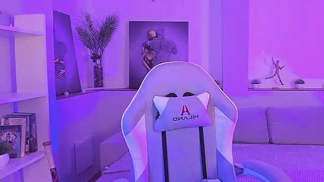 Snapshot of Madison_dolly chatting on 02/27/26, 02:12 Madison dolly online show from 02/27/26, 02:12