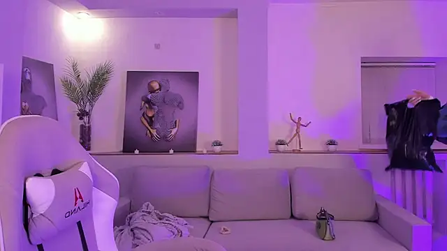 Snapshot of Madison_dolly chatting on 02/15/26, 02:01 Madison dolly online show from 02/15/26, 02:01