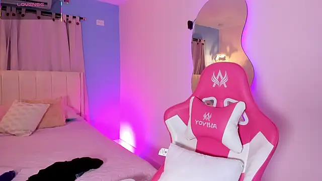 Snapshot of LOU_22_ chatting on 02/21/26, 12:51 LOU 22 online show from 02/21/26, 12:51