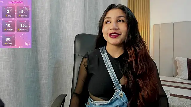 Snapshot of Victoria_Rosee chatting on 04/11/26, 12:53 Victoria Rosee online show from 04/11/26, 12:53