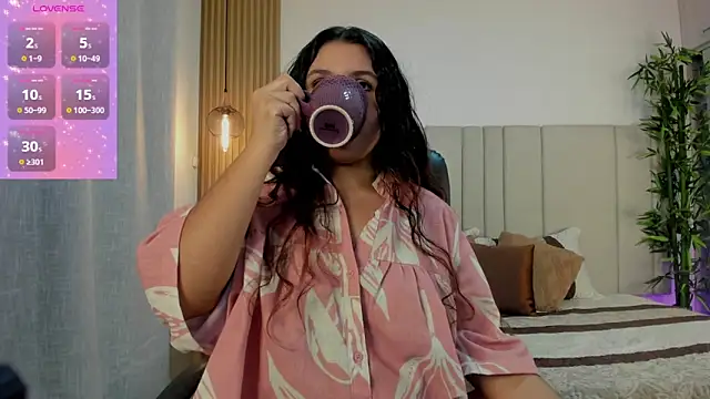 Snapshot of Victoria_Rosee chatting on 04/14/26, 12:43 Victoria Rosee online show from 04/14/26, 12:43