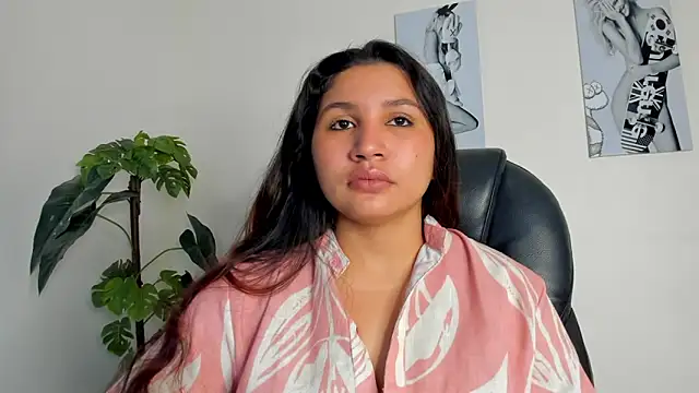 Snapshot of Victoria_Rosee chatting on 02/05/26, 12:45 Victoria Rosee online show from 02/05/26, 12:45