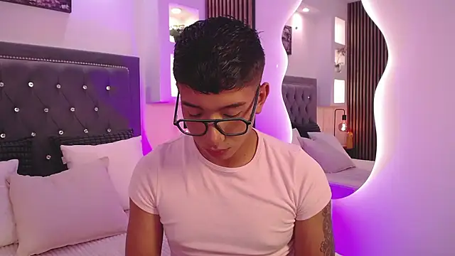 Snapshot of Fancy_Vixen chatting on 02/25/26, 03:18 Fancy Vixen online show from 02/25/26, 03:18