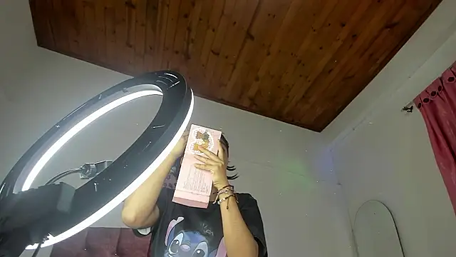 Snapshot of luna_velveth chatting on 02/21/26, 01:40 luna velveth online show from 02/21/26, 01:40