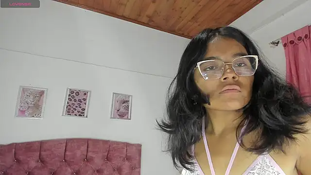 luna velveth online show from 04/15/26, 10:32