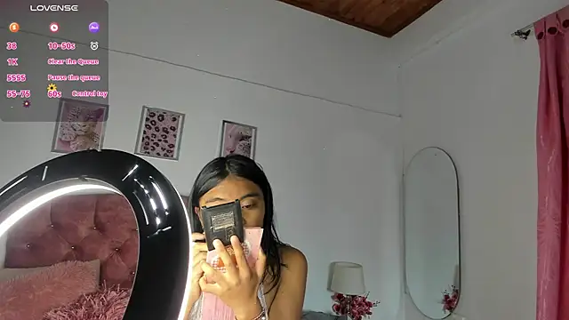 luna velveth online show from 04/12/26, 11:46