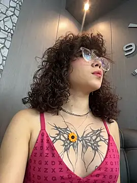 Snapshot of luci_butterfly chatting on 02/04/26, 08:26 luci butterfly online show from 02/04/26, 08:26