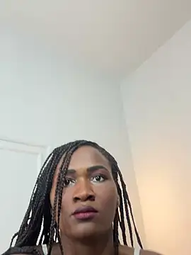 Snapshot of Nahomi_Williams_ chatting on 06/15/26, 01:00 Nahomi Williams online show from 06/15/26, 01:00