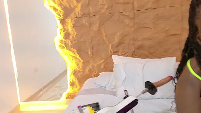 Nahomi Williams  online show from 04/02/26, 12:45