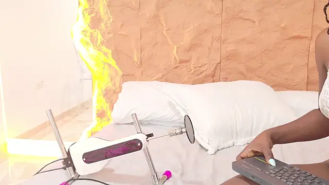 Nahomi Williams  online show from 04/04/26, 12:23