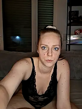 Snapshot of Larifari0406 chatting on 02/04/26, 08:37 Larifari0406 online show from 02/04/26, 08:37