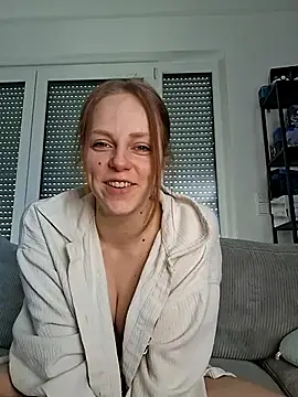Snapshot of Larifari0406 chatting on 03/03/26, 01:29 Larifari0406 online show from 03/03/26, 01:29