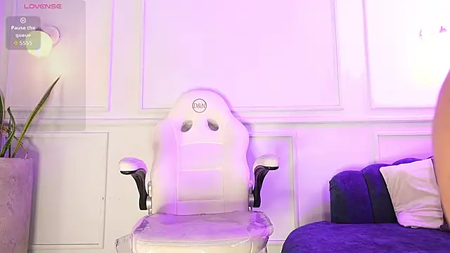 Lia Velez  online show from 03/27/26, 03:37