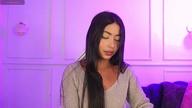 Lia Velez  online show from 04/16/26, 03:40