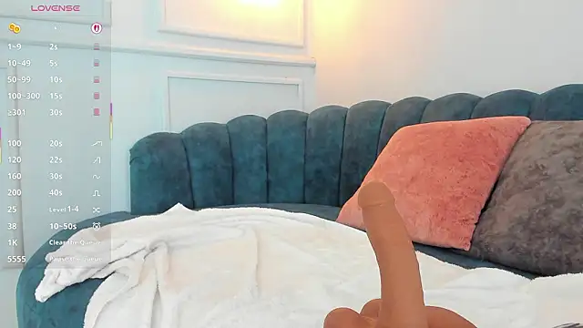 Lia Velez  online show from 02/03/26, 06:40