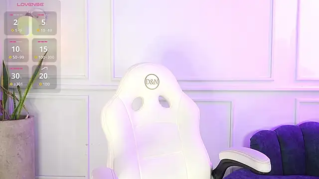 Lia Velez  online show from 03/11/26, 03:33