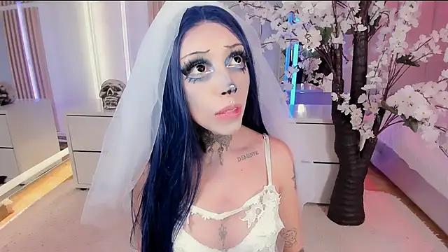 SalemBlackrose online show from 04/18/26, 05:21