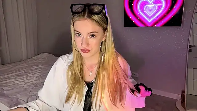 Between Eeys online show from 02/11/26, 03:34