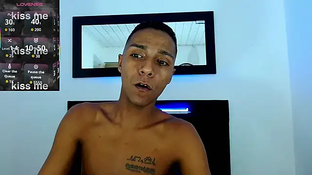 Snapshot of hotboyluxe chatting on 07/03/26, 05:36 hotboyluxe online show from 07/03/26, 05:36