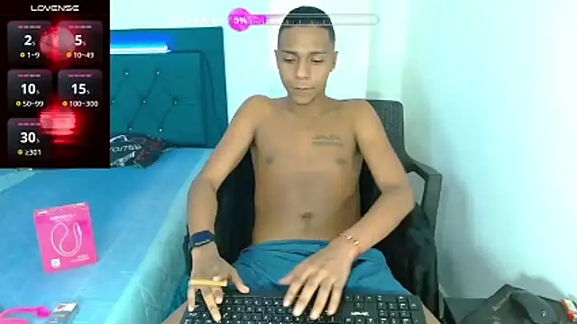 Snapshot of hotboyluxe chatting on 06/19/26, 10:32 hotboyluxe online show from 06/19/26, 10:32