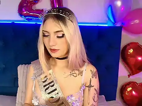 Snapshot of Mariluu_ chatting on 02/17/26, 01:08 Mariluu online show from 02/17/26, 01:08