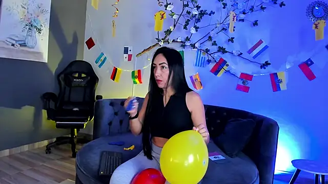 Mia Davis   online show from 06/13/26, 11:52
