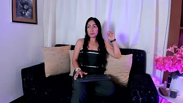 Snapshot of Mia_Davis__ chatting on 03/05/26, 11:51 Mia Davis online show from 03/05/26, 11:51