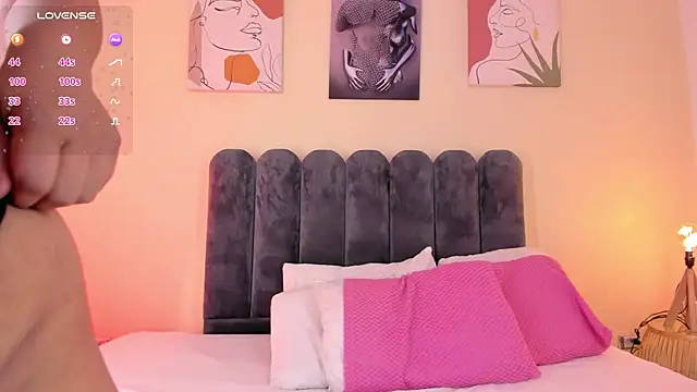 aura vega online show from 04/15/26, 07:07