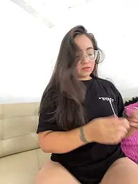 Snapshot of alisbloom chatting on 02/18/26, 05:42 alisbloom online show from 02/18/26, 05:42