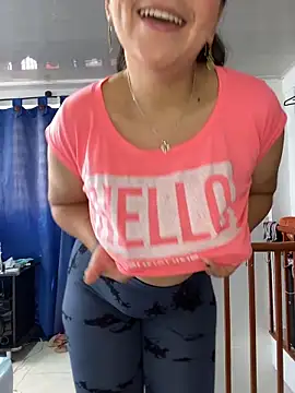 Snapshot of alisbloom chatting on 02/04/26, 05:52 alisbloom online show from 02/04/26, 05:52