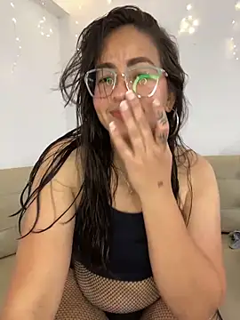 Snapshot of alisbloom chatting on 02/25/26, 06:08 alisbloom online show from 02/25/26, 06:08