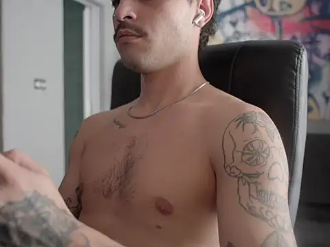 Snapshot of favdealer chatting on 02/04/26, 06:36 favdealer online show from 02/04/26, 06:36