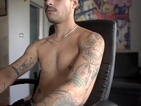 Snapshot of favdealer chatting on 02/20/26, 02:52 favdealer online show from 02/20/26, 02:52