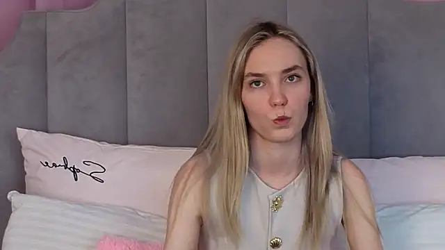 Snapshot of NikkiRyx chatting on 06/11/26, 12:32 NikkiRyx online show from 06/11/26, 12:32