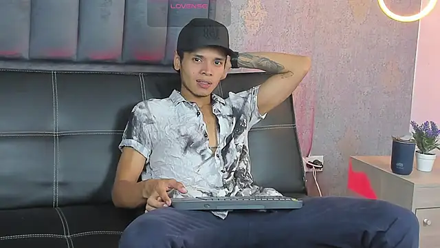 Alejandroo Montenegro online show from 03/18/26, 01:42